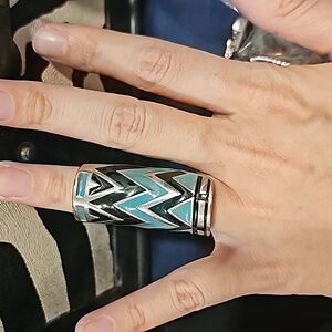 Ring zig zag design